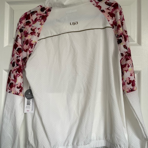 Lija weightless athletic jacket. Size medium. - Picture 5 of 6